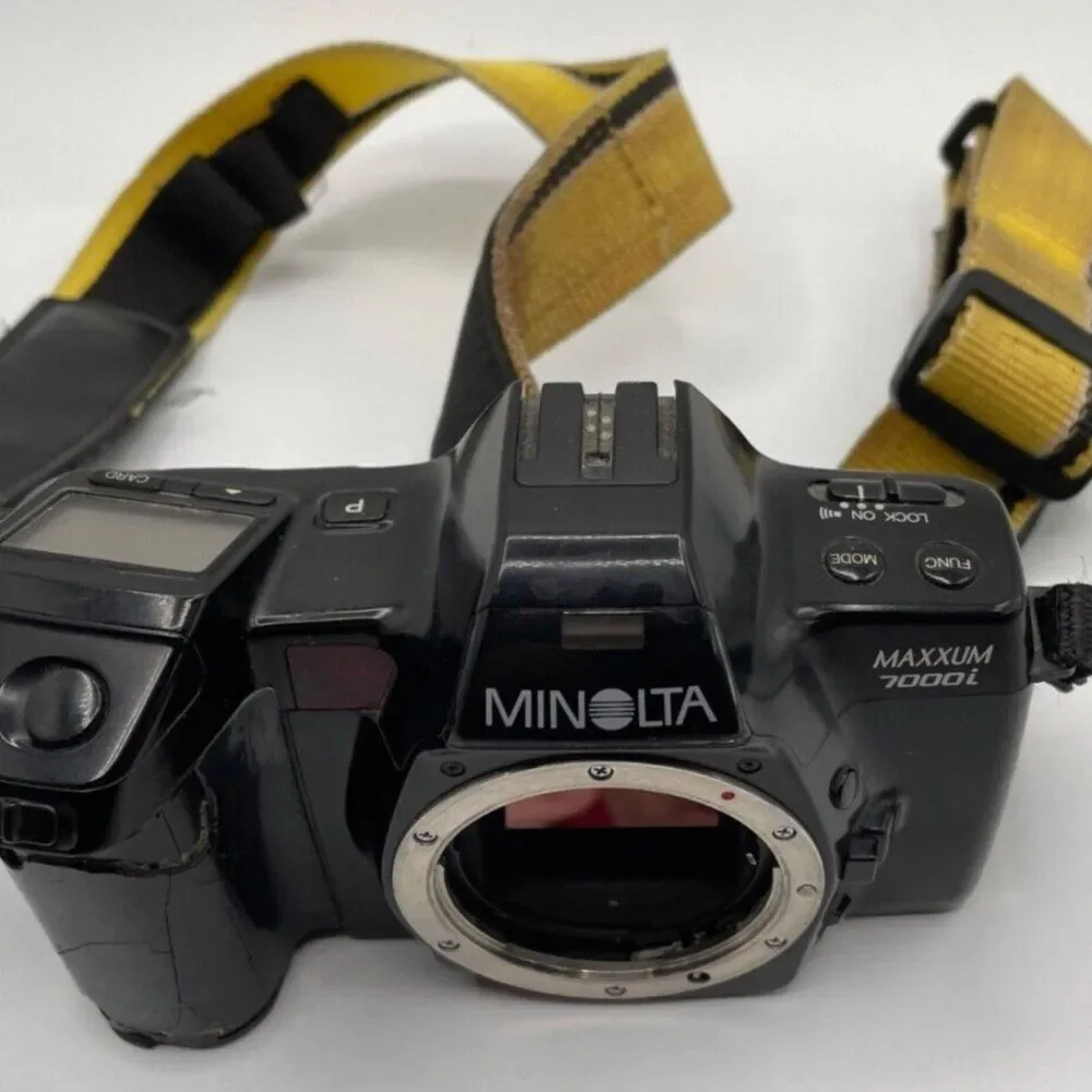 Minolta Maxxum SLR 35mm Camera 7000i ~With Nice Custom Strap